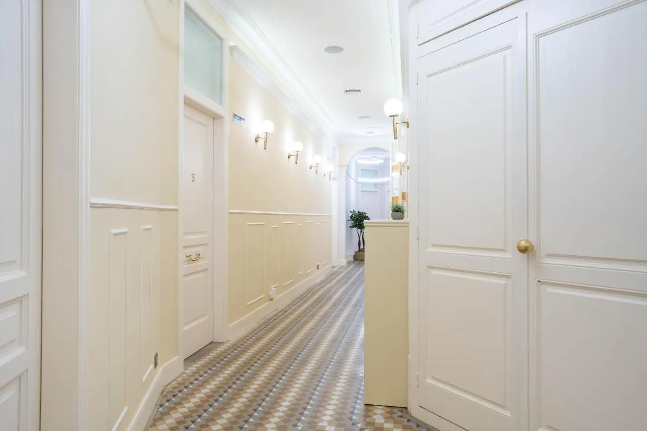 Feelathome Casa Bertrand Barcellona Hotel